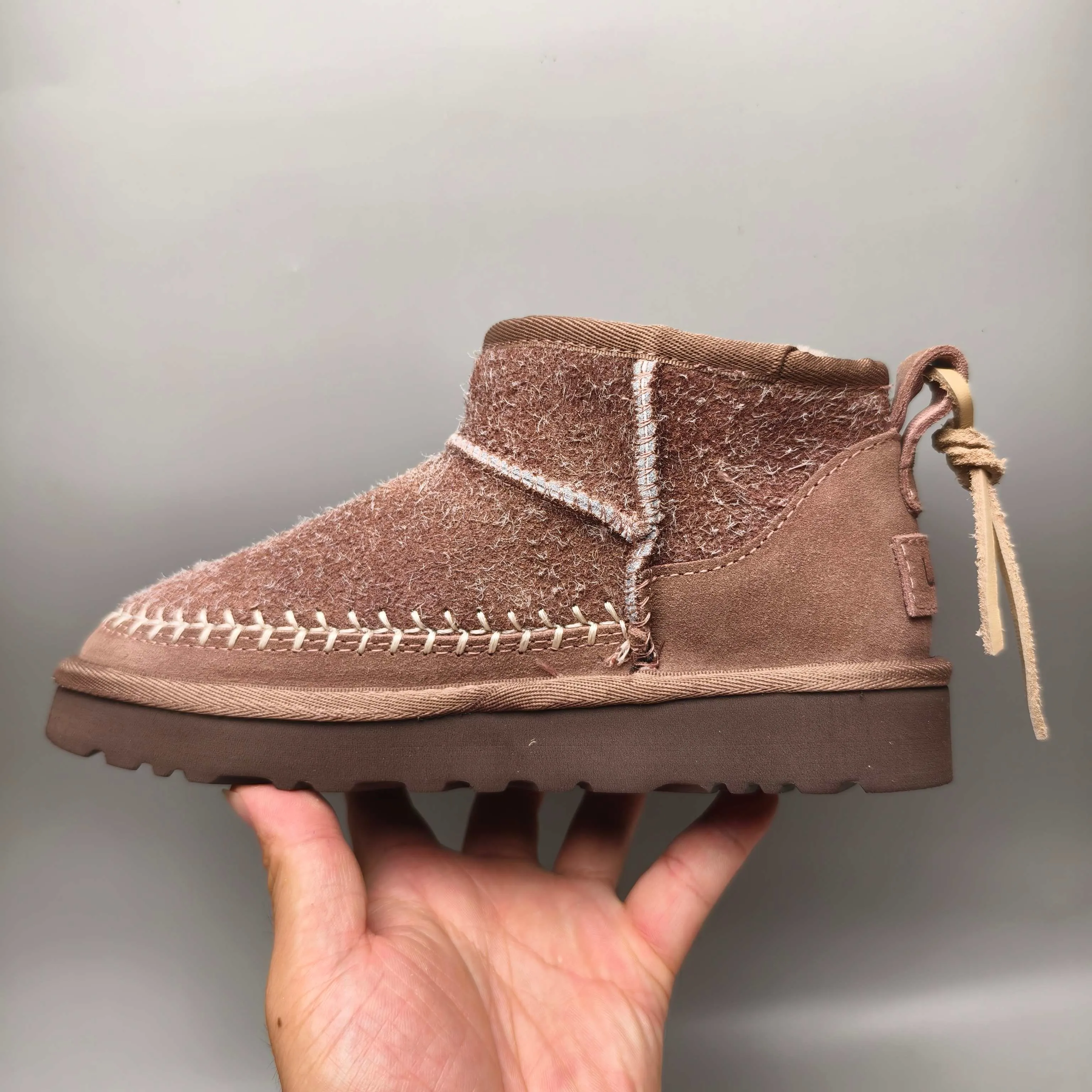 💰520 UGG sheepskin all-in-one snow boots 1538 Features anti-suede back strap women's shoes Color: sand brown Matching size: 35-40